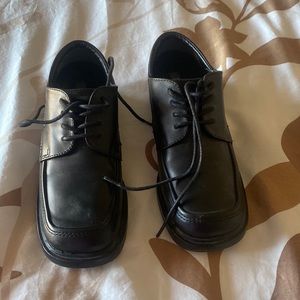 Black dress shoes